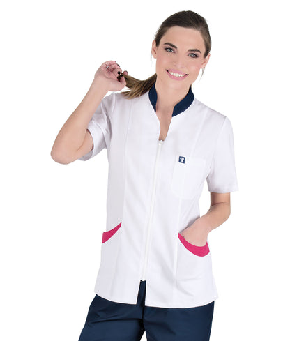 Γυναικεία Ζακέτα - μπλούζα ,κοντό μανίκι , φερμουάρ , λευκό με Blue Navy και φούξια λεπτομέρειες  , 3 τσέπες  της Medical Bodyguard code: 808/13