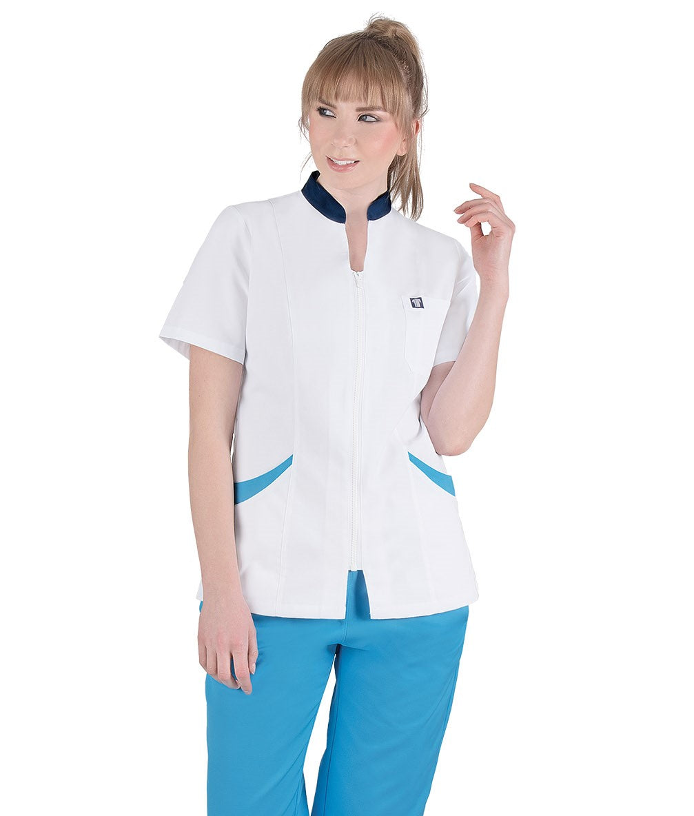 Γυναικεία Ζακέτα - μπλούζα ,κοντό μανίκι , φερμουάρ , λευκό με Blue Navy και γαλάζιες λεπτομέρειες  , 3 τσέπες  της Medical Bodyguard code: 808/16